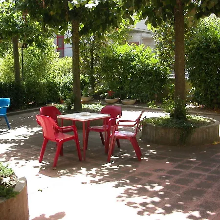 Aparthotel Candia *
